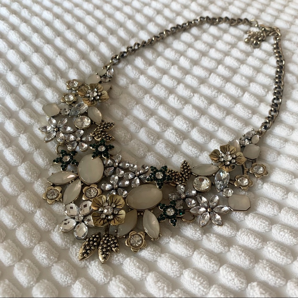 Statement necklace